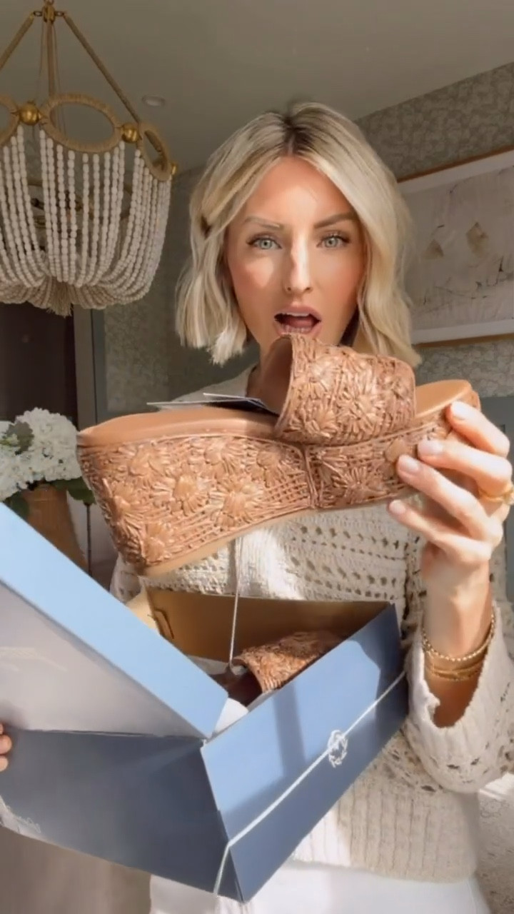 How cute are these wedges?! So excited to style these 😍👏🏼

Loverly Grey, Target find, neutral wedges, crochet wedges 

#LTKootd #LTKSeasonal