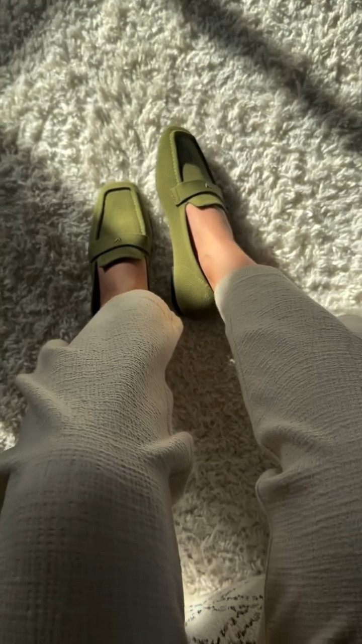 Obsessed with my new loafers @vivaia_official 

Cute, comfy, actually wearable all day
Wide-foot friendly
No blisters, no break-in
Quiet luxury energy ✨

#loafers#vivaia#digitalcreator#ad