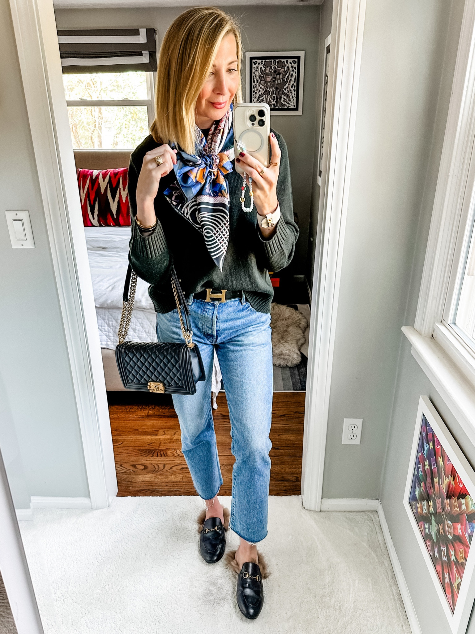 Some days I want to get dressed but also want to feel like I’m in a sweatsuit. Today was one of those days.

#hermes scarf
Jenni Kayne oversized cashmere sweater 
#hermes belt
Moussy Denim
#Chanel Boy Bag
#Gucci Princetowns 