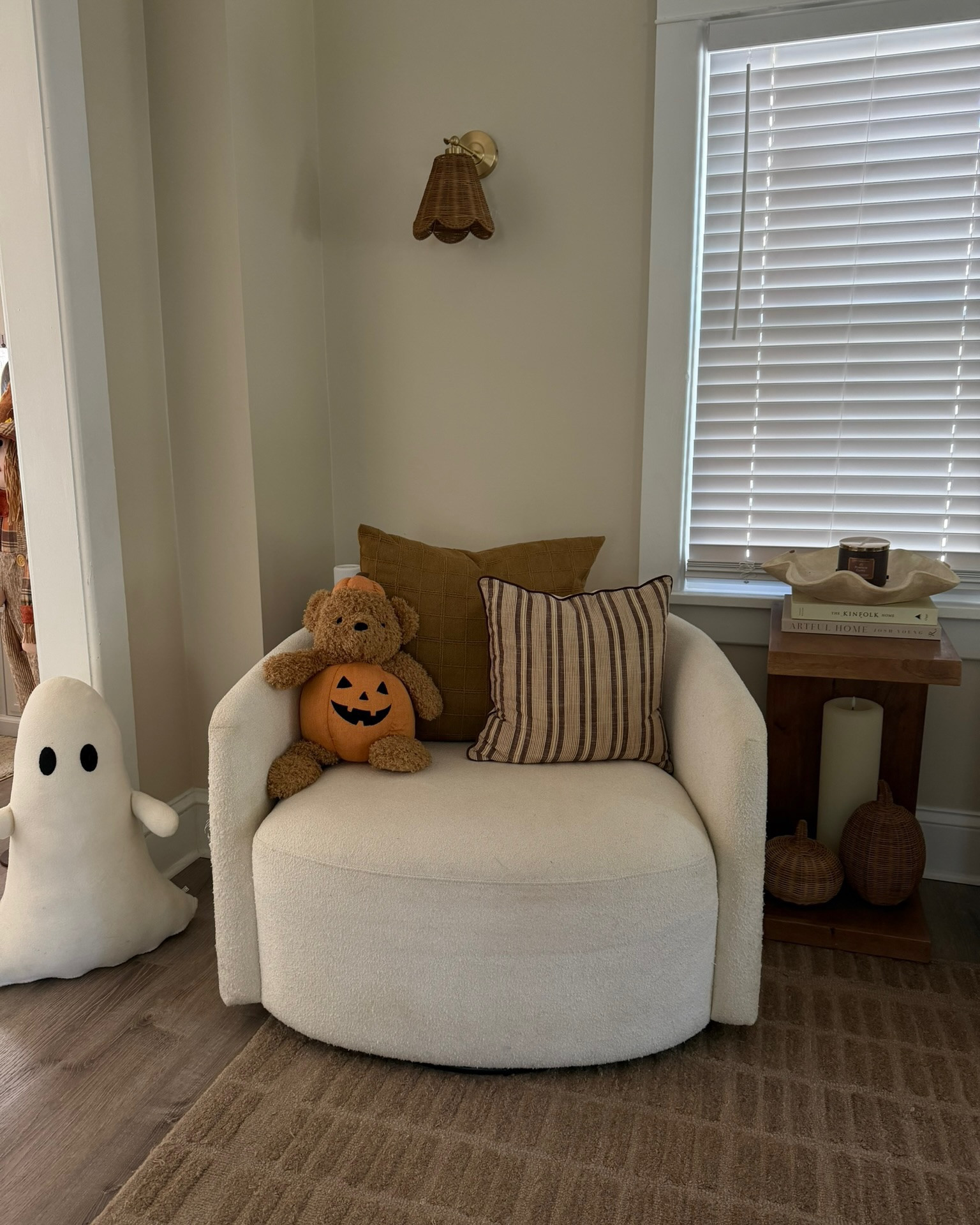 The coziest fall living room 🎃🍁🍂