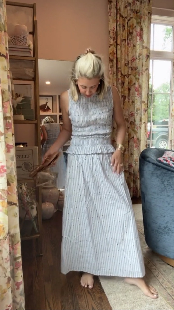 Ok yall help me here…..I took this out of the box and didn’t think I would keep it but now I put it on and I love it!! It’s a set…I’m in xs in top & skirt and 8 heel & sandals tts.

#LTKootd #LTKSeasonal