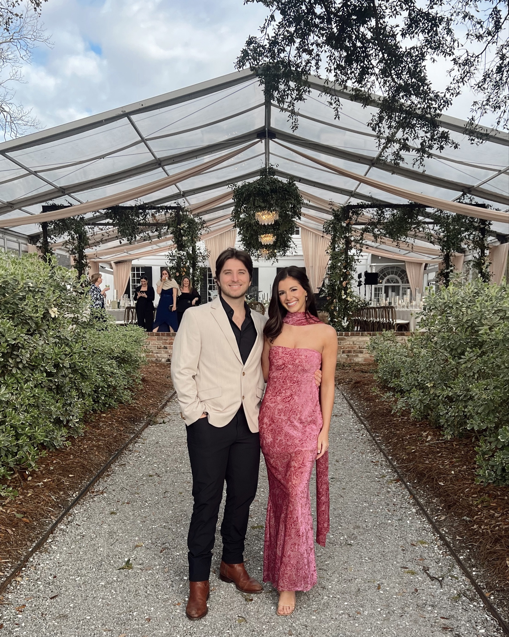 I absolutely loved wearing this wedding guest dress from fashion pass! Not only is the color perfect but can we talk about this scarf?? I got so many compliments on this dress so thought I’d share it 🤭 

#LTKParties #LTKStyleTip #LTKWedding