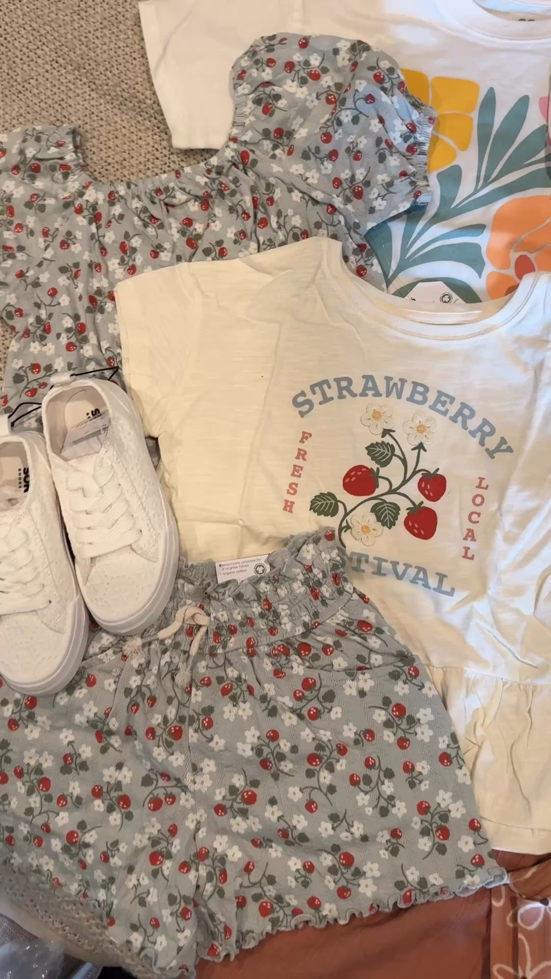 Ordered a few things for the girls from kohls. I got Jose the blue and pink new balance. They’re so cute! 

#LTKKids