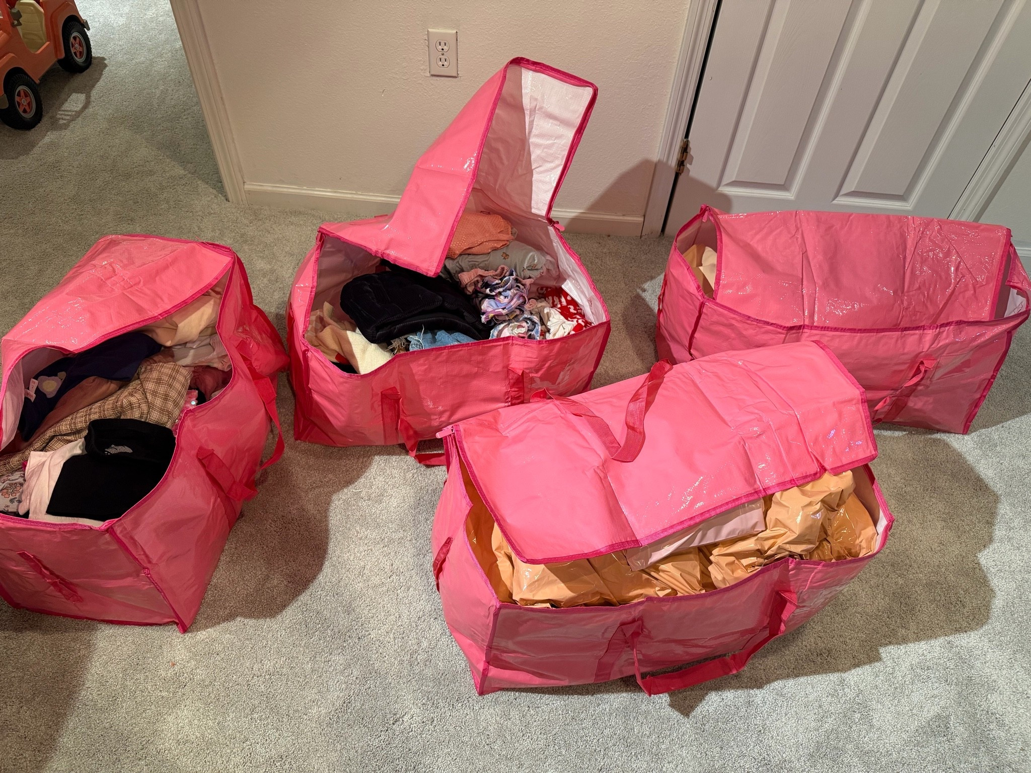 8 Pack-Extra Large Heavy  Bags- Waterproof Storage Totes with Handles & Zippers, Foldable for College Dorm, Moving, & Storage (Pink)

#LTKmomlife #LTKSaleAlert #LTKHome