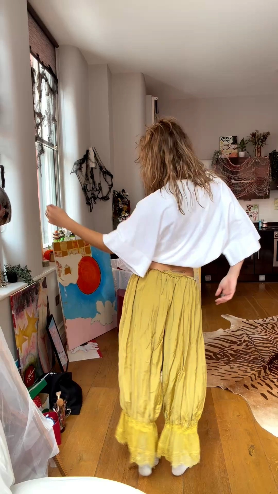 Morning boogie 🌞

Bloomers, white t shirt, bat wing t shirt, baggy t shirt, autumn outfitt

#LTKuk #LTKwinter #LTKautumn