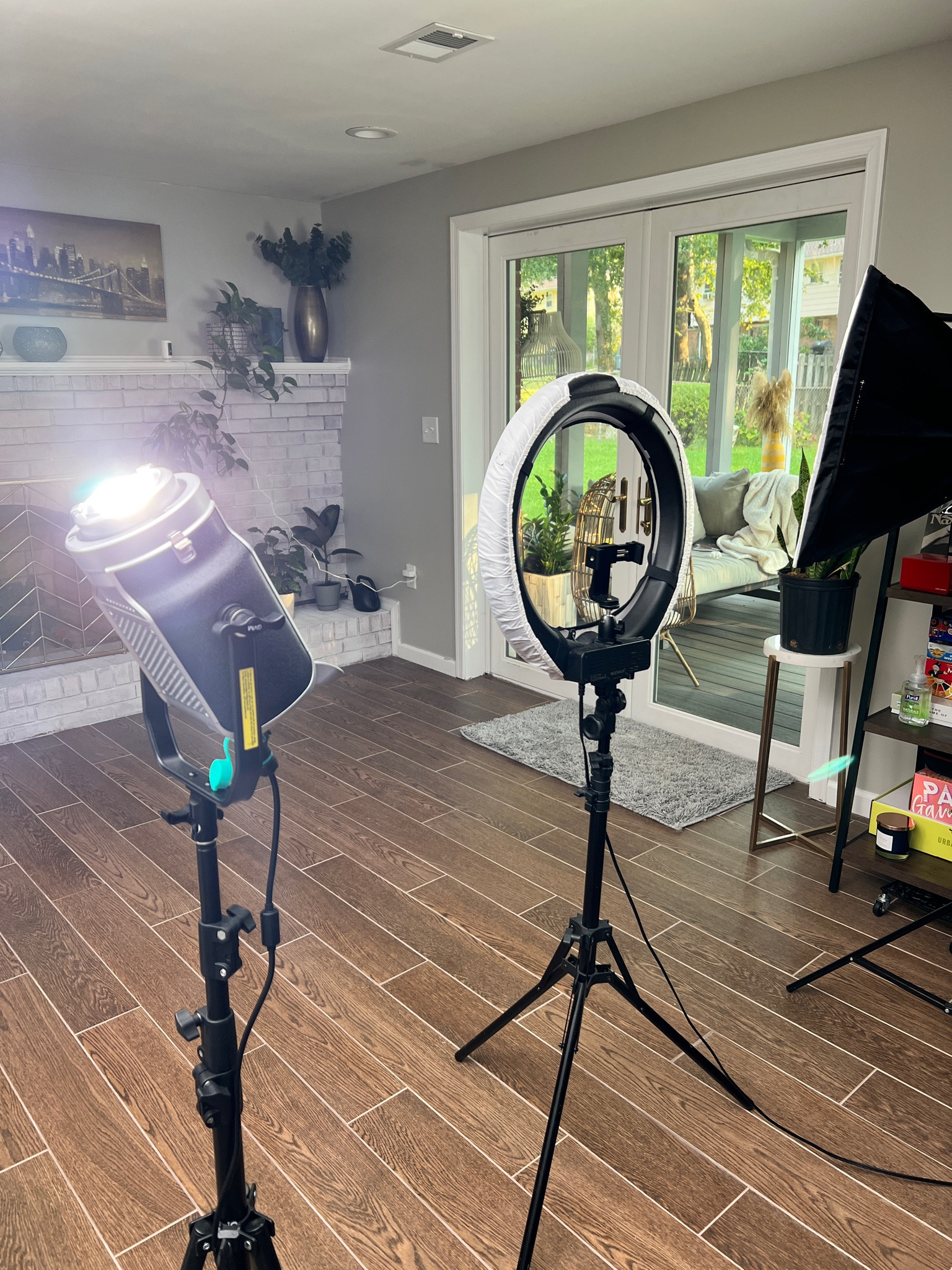 Shop ever light you need to be your own photographer/videographer. These are my blogger faves that I own and use faithfully to make content. 