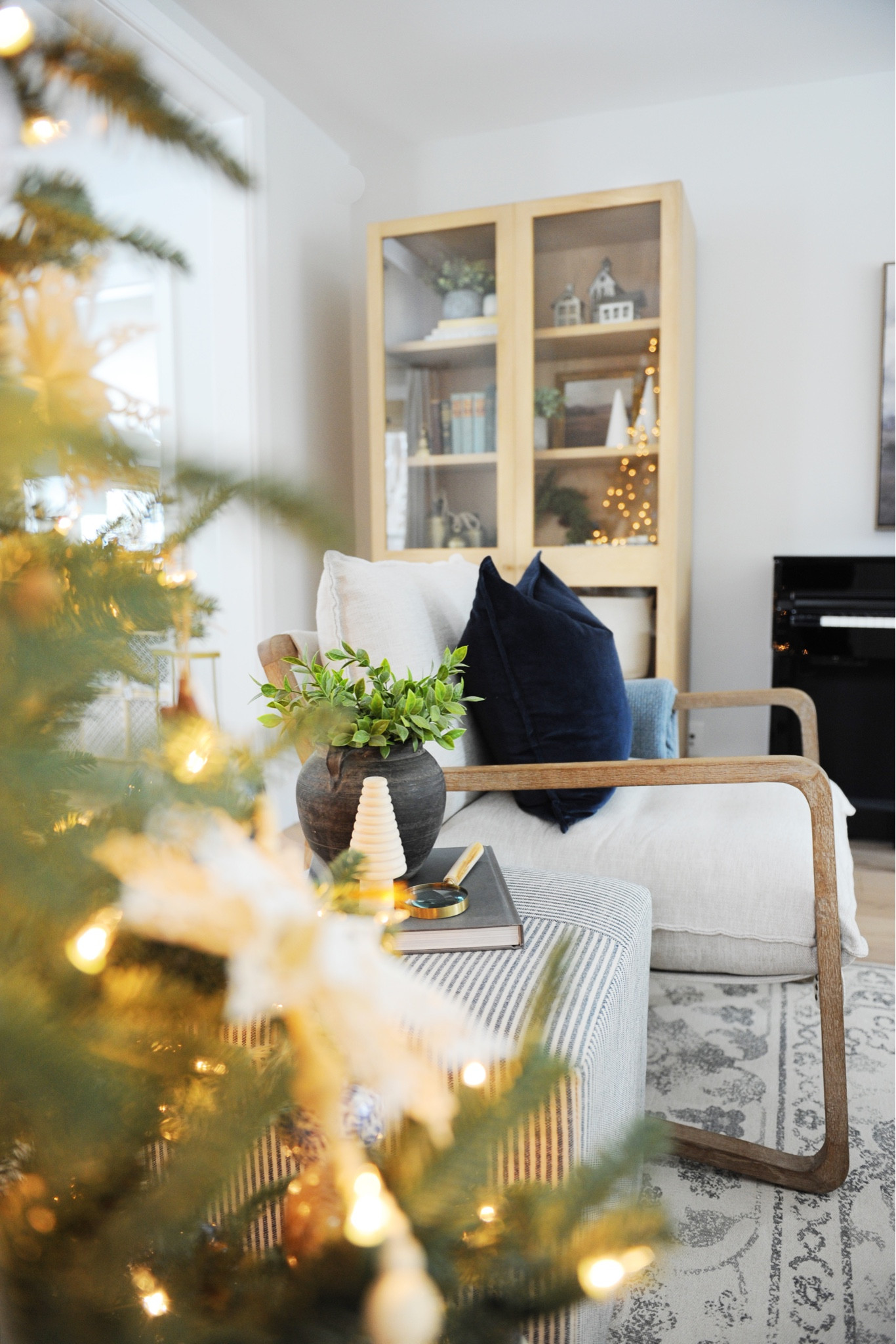 Christmas living room decor.



#LTKhome #LTKfindsunder50 #LTKHoliday