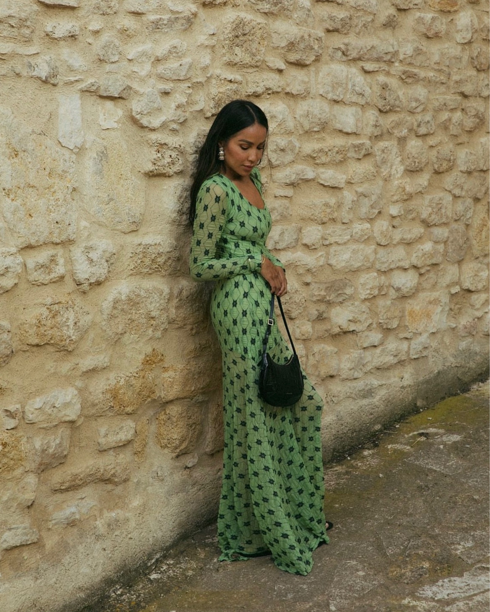 I paired this cute dress with sandals to make walking on cobblestone streets easier. ❤️ #siedres #ootd #eveninglook
