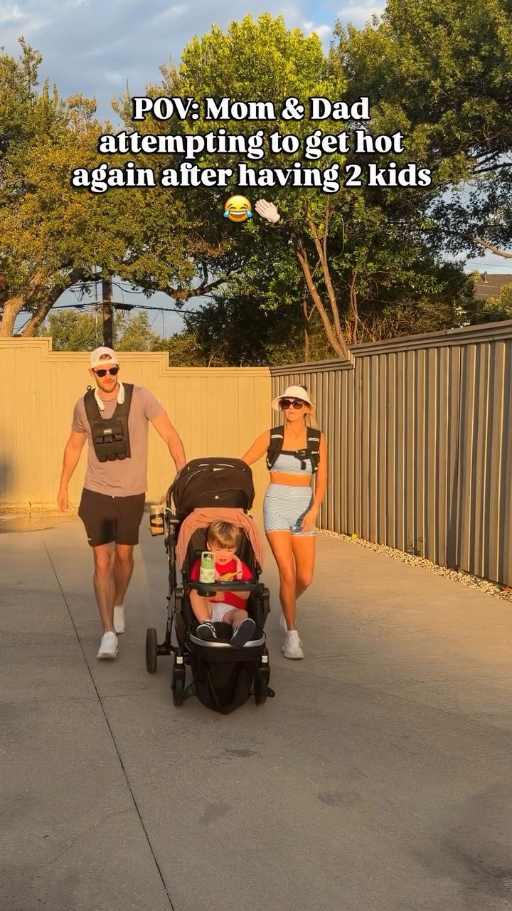 When the stroller walk is simultaneously your workout, date & family outing 😂💪 
•
#momlife #parenthumor #momanddad #momoftwo