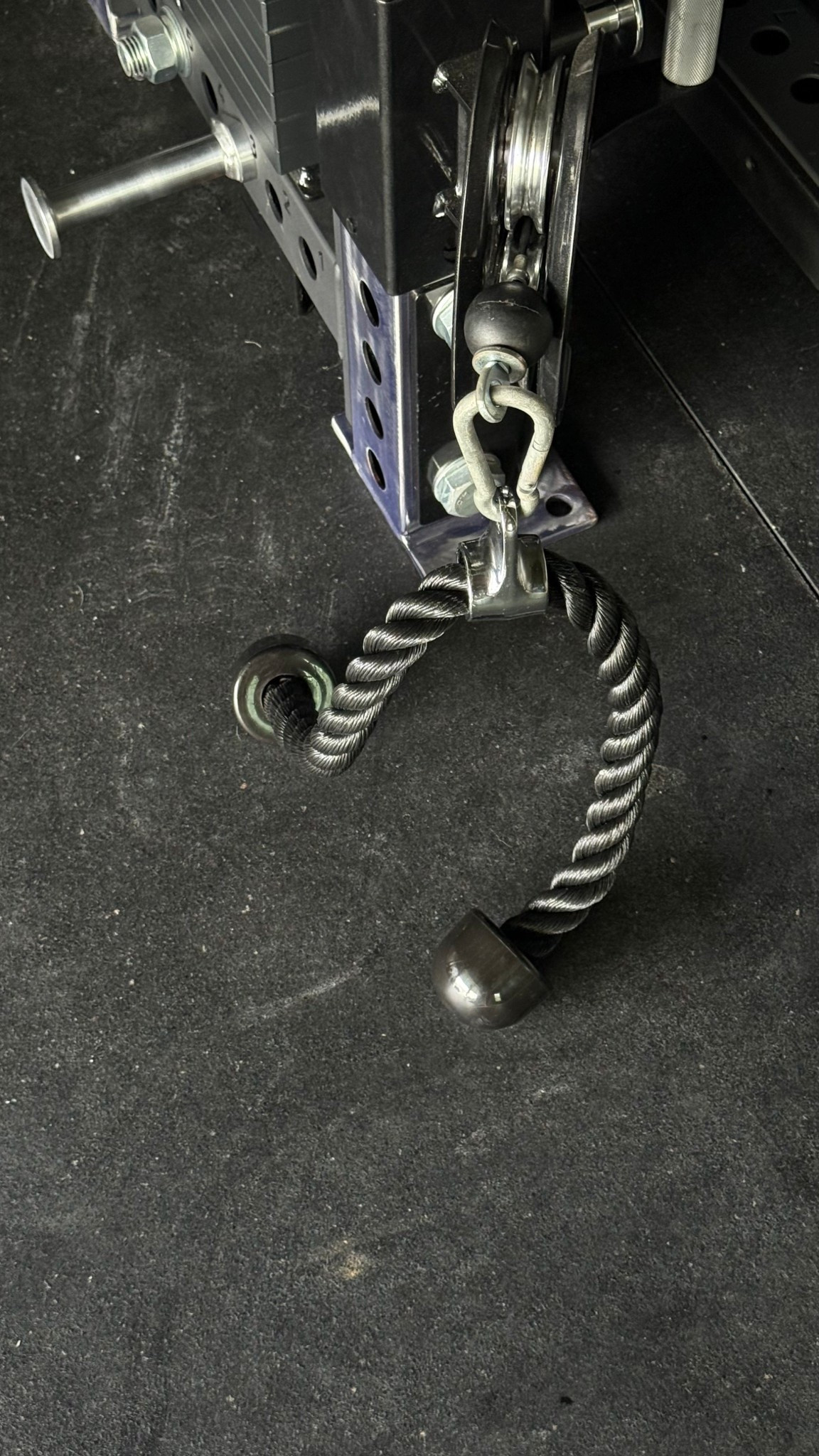 Home gym cable attachment only $10 on amazon for the rope attachment ✨🤏🏼🤍

#LTKMens #LTKHome #LTKActive