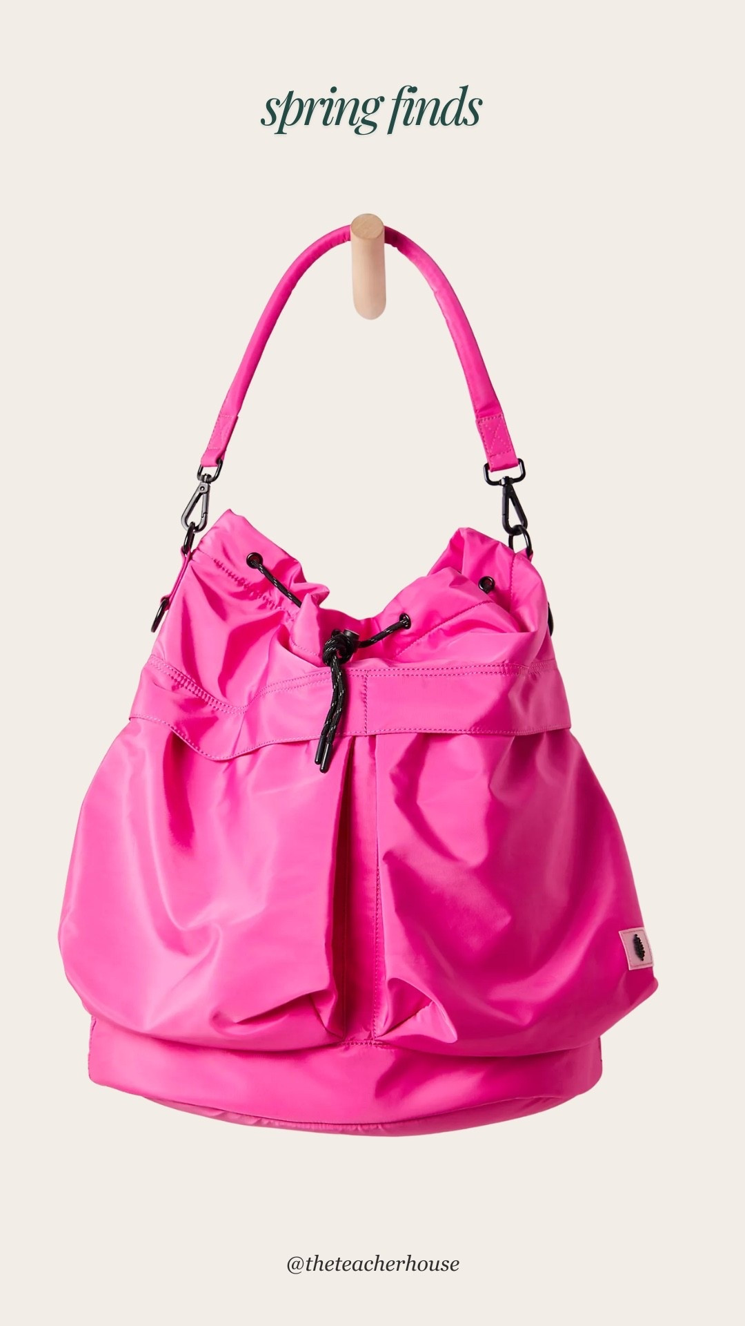 This pink free people bag 😍😍😍 