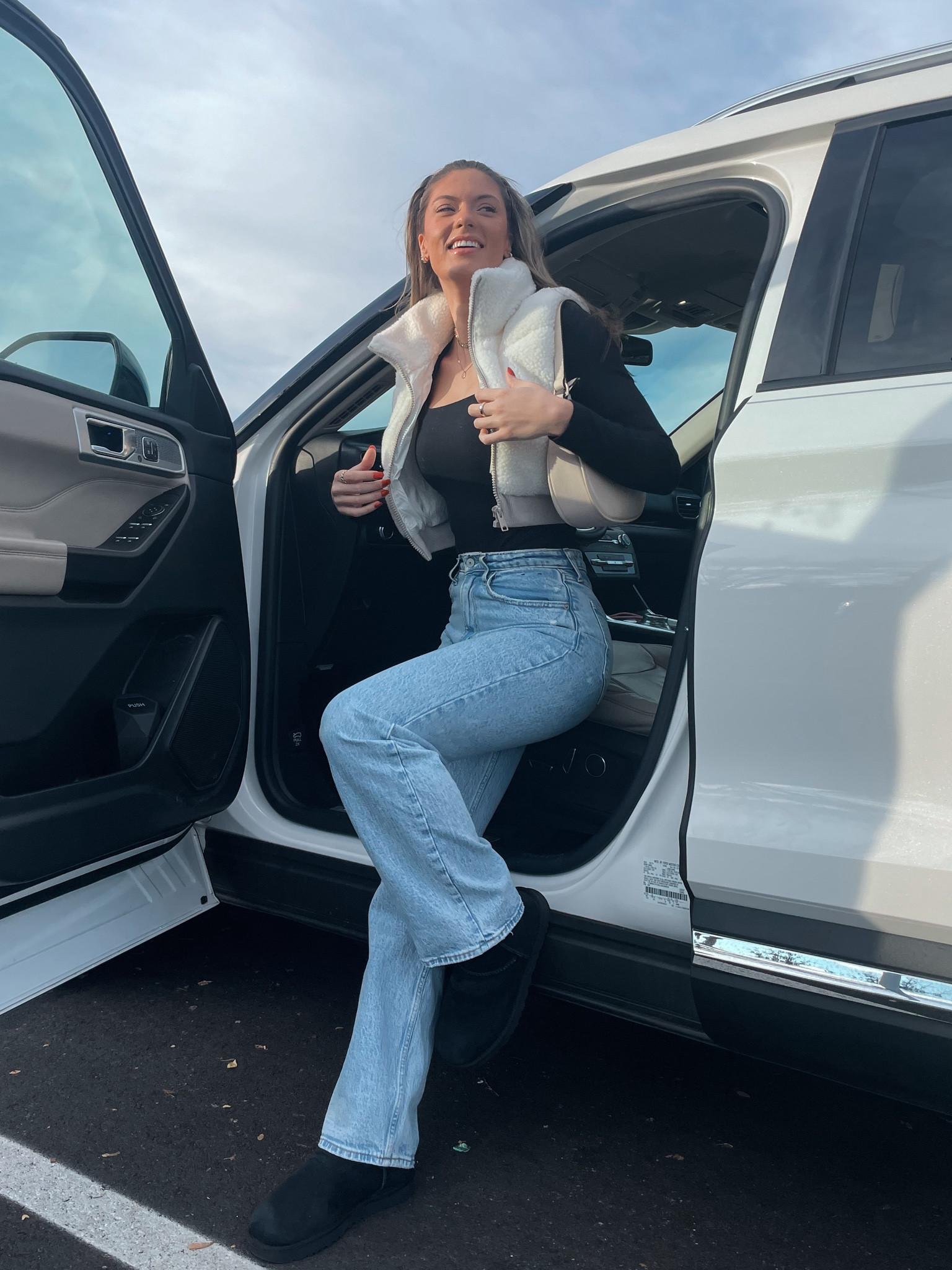 literally obsessed with this vest❄️🫶🏼✨

#LTKCyberWeek #LTKstyletip #LTKSeasonal