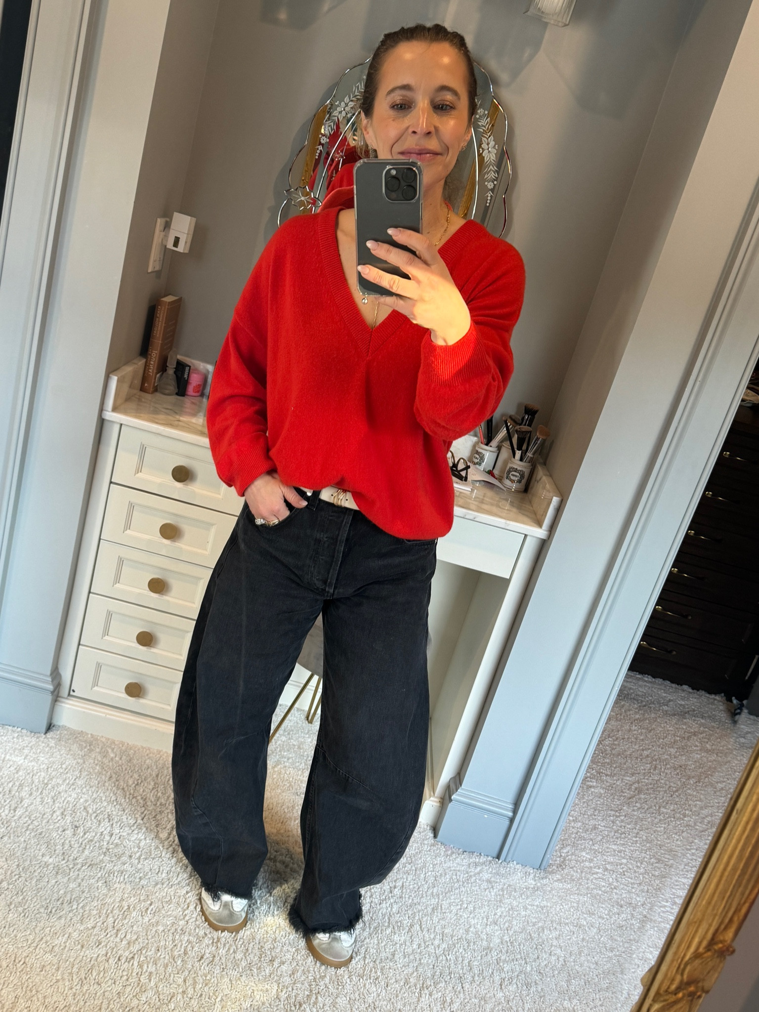 Elevated basics. With a belt. 

Horseshoe jeans - red sweater -
OOTD - denim trends 

#LTKHoliday #LTKover40 #LTKstyletip