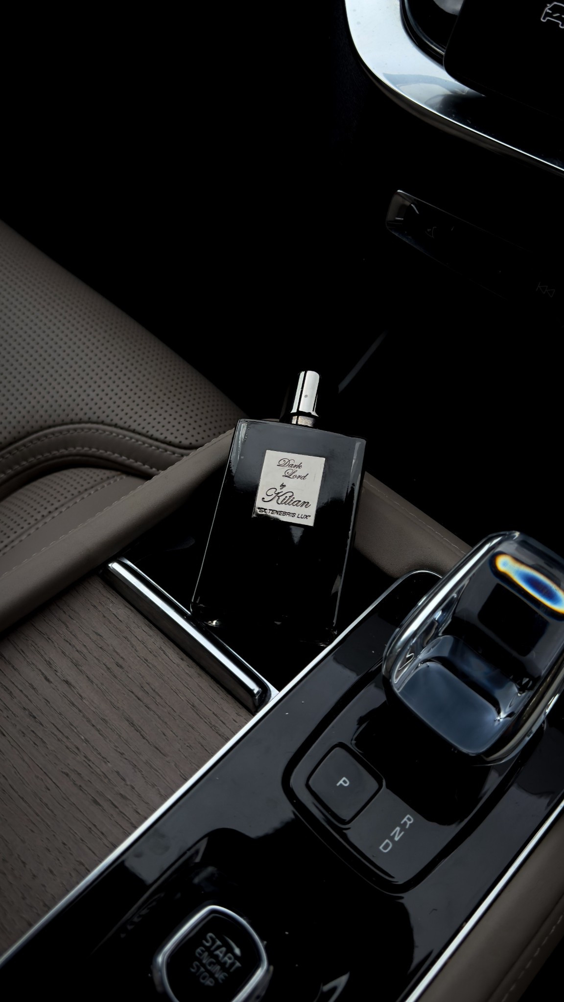 This one’s been in my collection for around 3–4 years, and I’m down to the last few sprays. It’s aged beautifully, rich, deep, and effortlessly mysterious. The kind of scent that leaves a lasting impression.

It’s Kilian Dark Lord. You get smoky leather up front, backed by vetiver and patchouli for an earthy depth, while a touch of bergamot and pepper adds a subtle lift before it settles.

The hero notes leather, vetiver, and patchouli really define it. Smooth, bold, and quietly confident without trying too hard.

#LTKuk #LTKbeauty #LTKmens