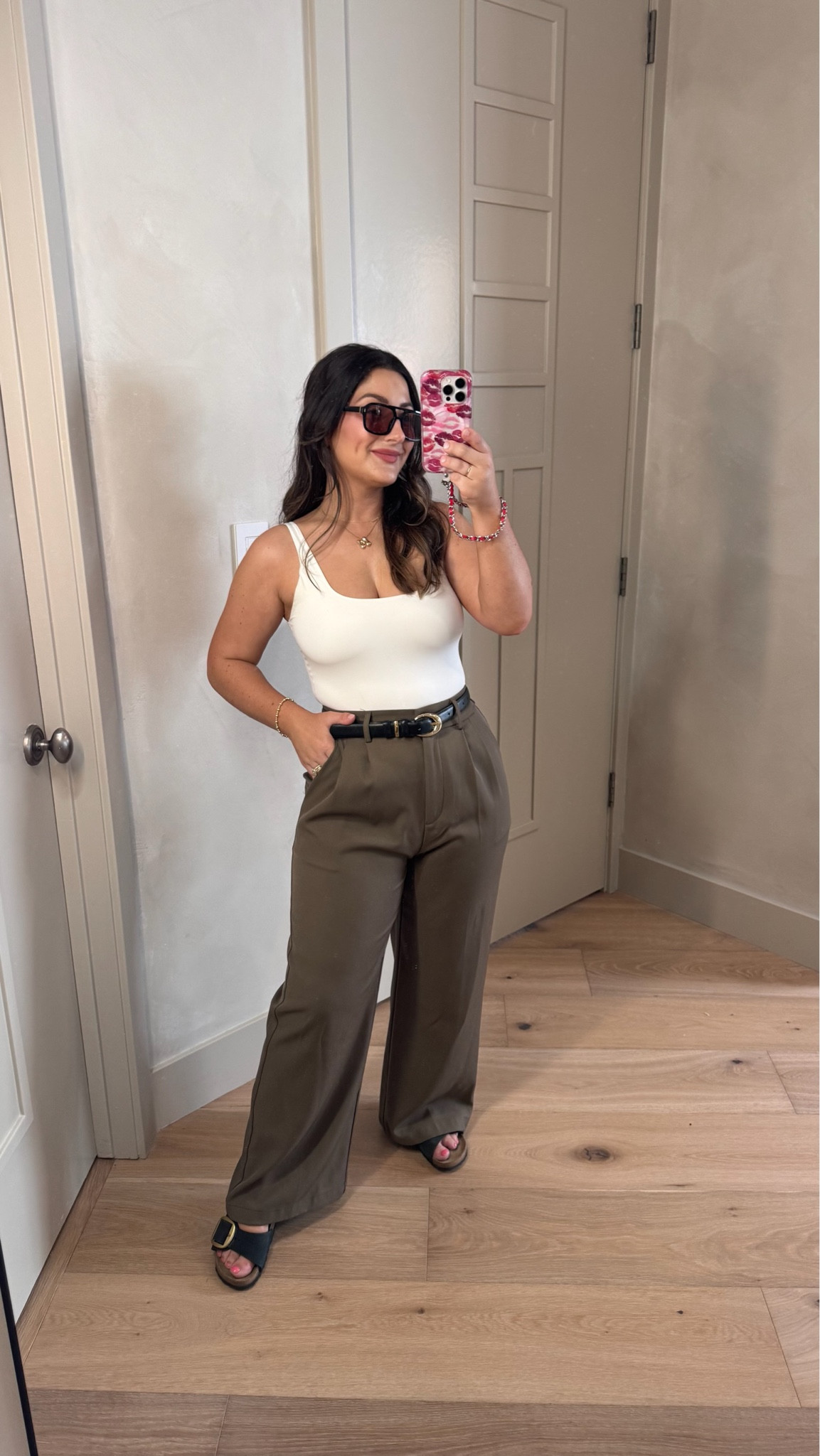 The best trousers to dress up or down! Workwear outfit or every day! 

Size small short thick 
Tank size small 

5'0" 140lbs
petite friendly pants


#LTKWorkwear #LTKPetite #LTKootd