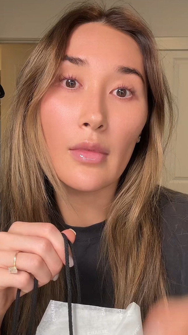 Chanel Beauty Haul 

Beige Blush 
Mascara Base 
Mascara in Brun 
Lipliner in 158 

#LTKBeauty #LTKFindsUnder100 #LTKSeasonal