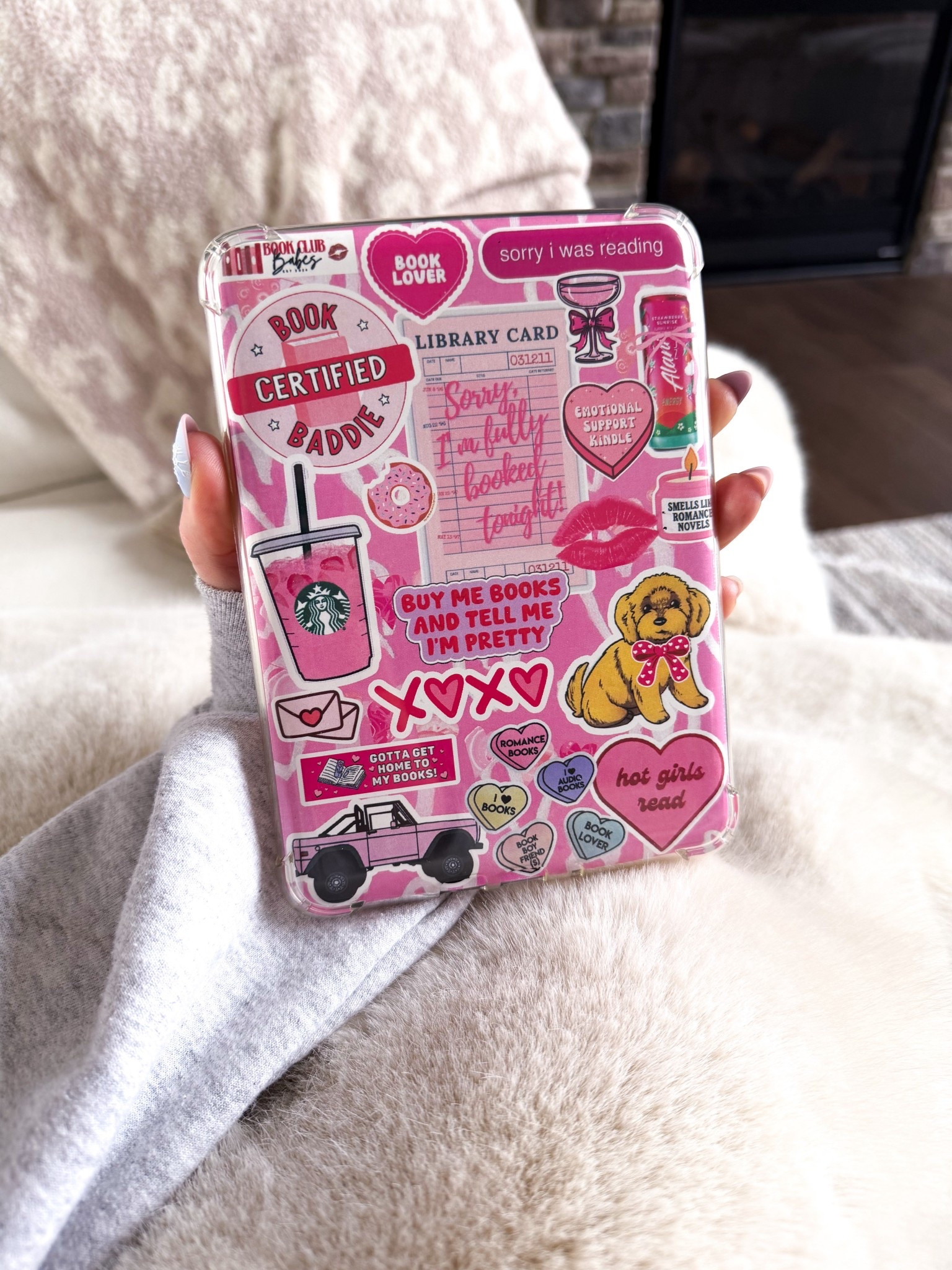 My new kindle insert I made might be my favorite one yet! It’s officially my fav time of year— pink SZN (Feb baby)!🩷🌸💕🩰🦩👛🎀👙🌷💐💖🌺