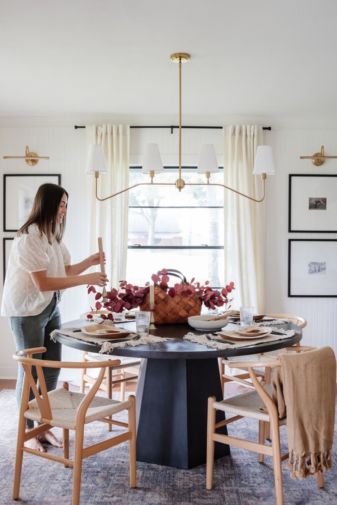 Fall dining room decor 🍂

Fall decor
Fall home decor
Dining room styling
Open shelves
Shelf styling
Shelf decor
Buffet table
Sideboard
Dining room table
Round dining table
Framed artwork 
Brass chandelier 

#LTKSeasonal #LTKHoliday #LTKhome