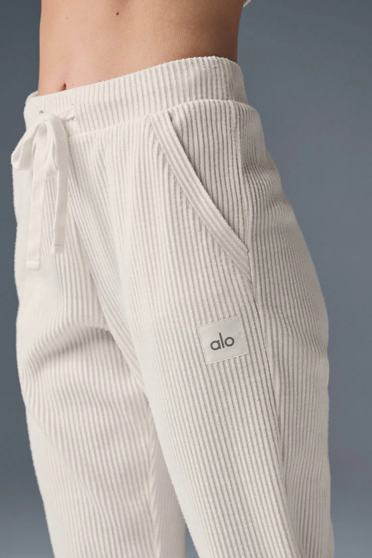 Muse Sweatpant - Ivory | Alo Yoga (US)