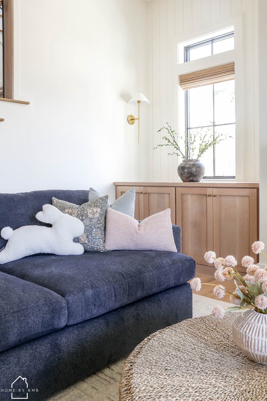 Soft layers, subtle pastels,  just the right touch of whimsy - and a  bunny moment. Proof that holiday styling can feel elevated, not overdone. 🐇✨