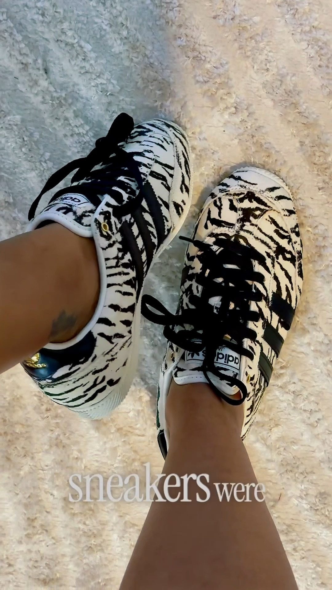 The fashion girlies are going to understand this one immediately 🤍🖤

These statement sneakers were originally $130 and are currently marked down to $91. The kind of shoe that takes a basic outfit from cute to “where did you get those?” in seconds.

Comment SHOP for the link 👇🏽

#LTKgrwm #LTKootd #LTKSaleAlert