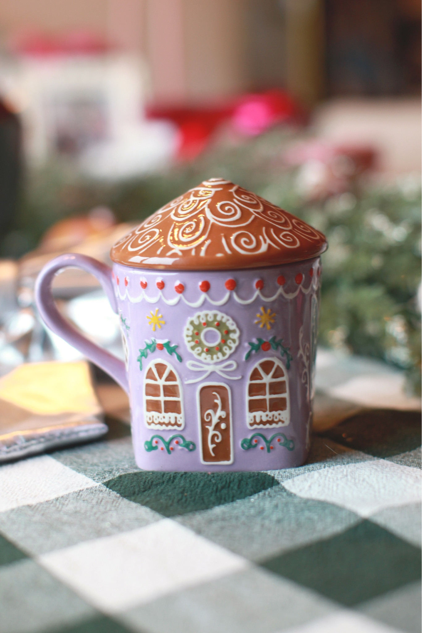 This little gingerbread house mug is adorable. I love the color! It’s great for a gift for a friend or any holiday loving warm drink person in your life. 

#LTKHoliday #LTKGiftGuide #LTKHome