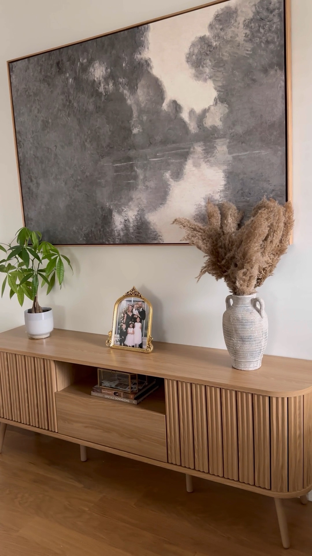 Living room style ☁️✨ loving this console table 🥰

#LTKVideo #LTKhome #LTKstyletip
