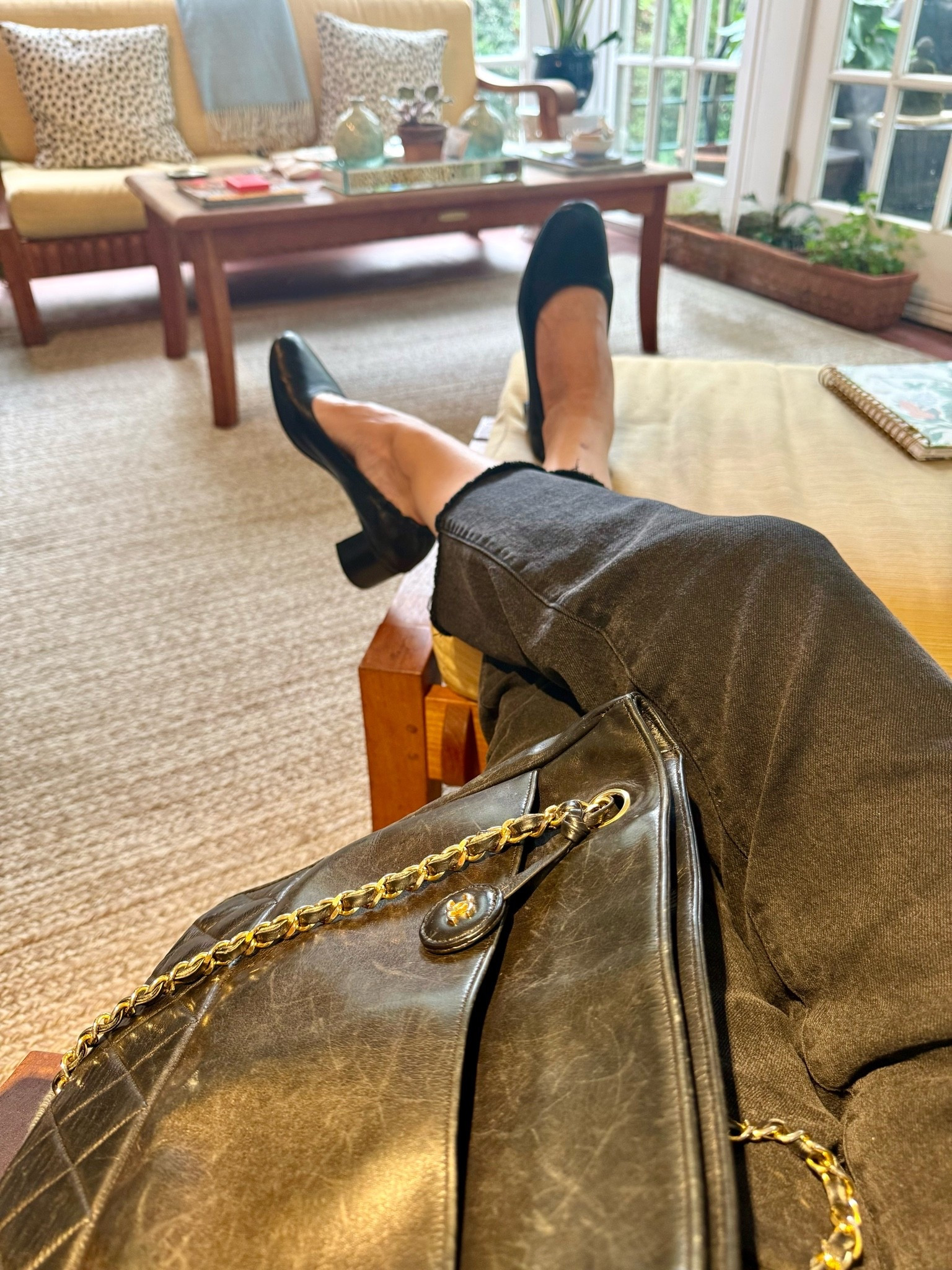 Classic black: block heel pumps, low rise jeans, leather tote.

#LTKdayinmylife #LTKootd #LTKgrwm
