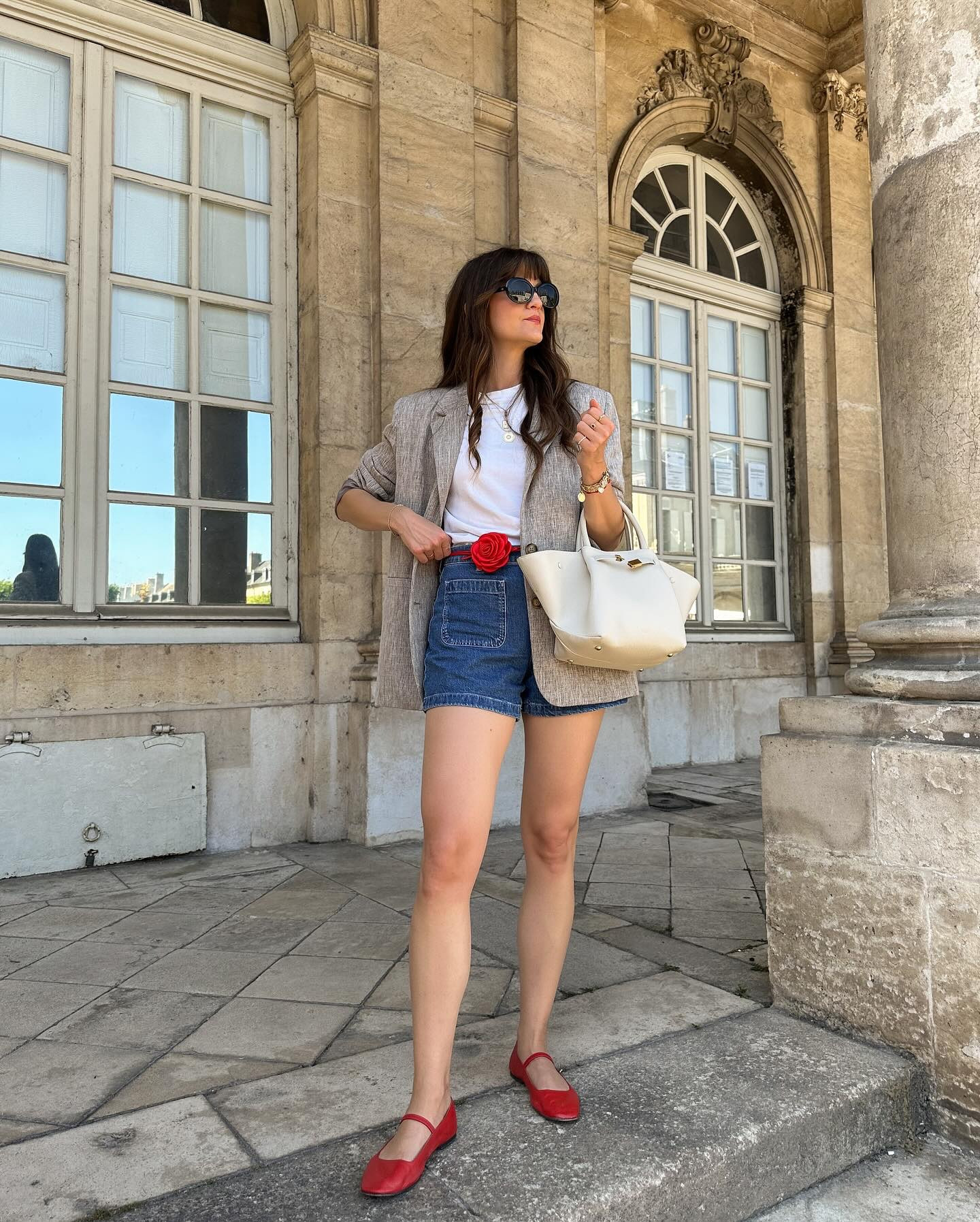Casual chic vibes ❤️
Des bons basiques et une touche de couleur pour un look estival, j’ai détourné la petite rose en ceinture, vous aimez ? 🌹
•
•
•
•
Summer style, casual chic, effortless chic style, look d’été, inspiration mode, blazer style 
#summeroutfitideas #summeroutfitinspo #effortlesslychic #parisianstyle #parisiennechic #everydayoutfitideas #casualchicstyle #parisiennechic

#LTKfrance #LTKsummer #LTKeurope