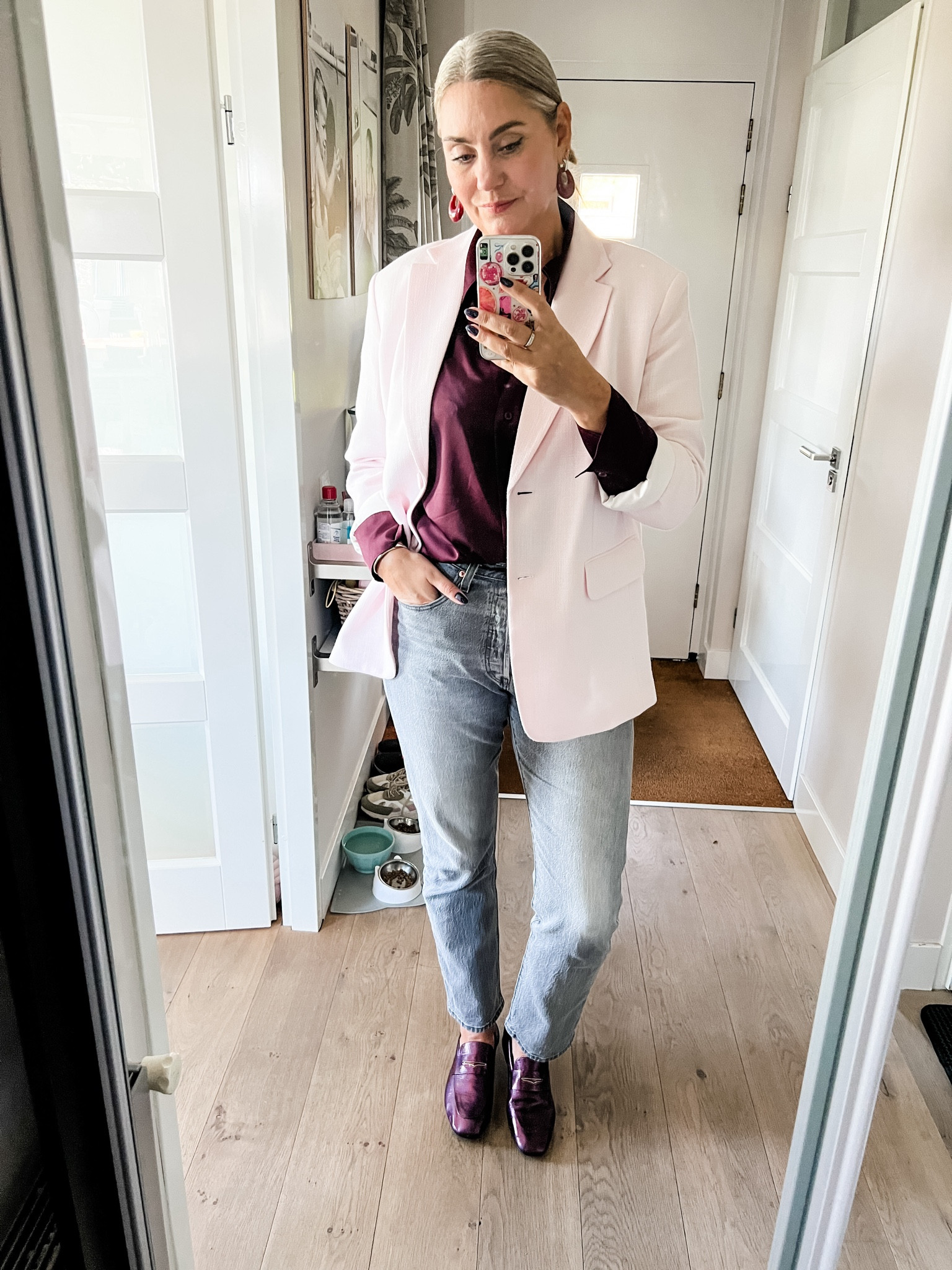 Ootd - Friday. Shooting content all day and changing outfits often but this is the one I captured. A satin burgundy blouse paired with a light pink blazer, grey Levi’s 501 and purpleish loafers. 



#LTKeurope #LTKnederlands #LTKautumn