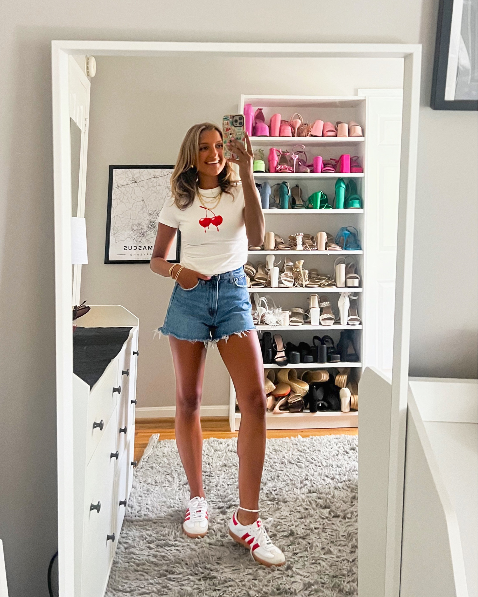 Back to school outfit ideas. Love this baby tee and Abercrombie denim shorts 👖