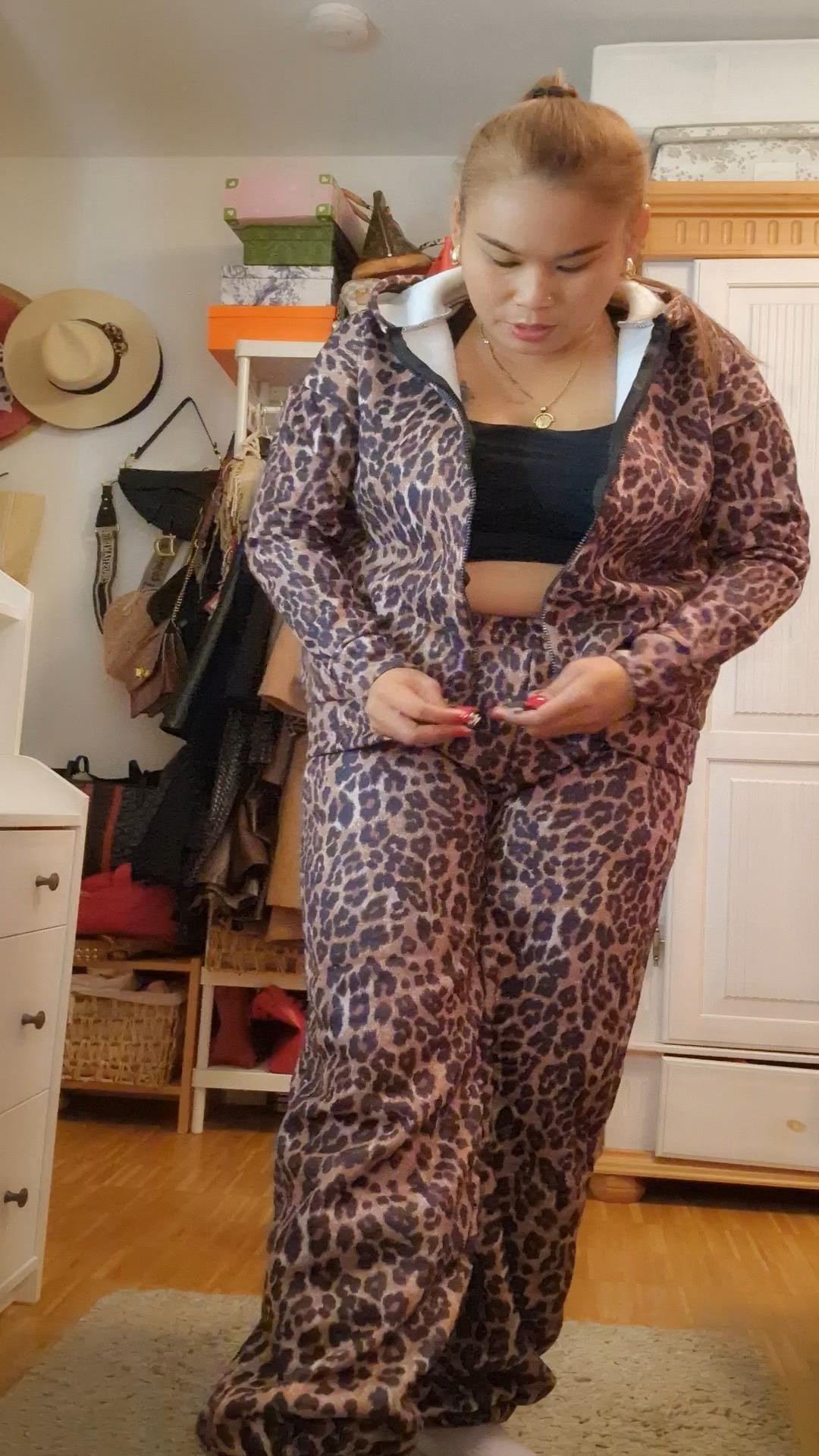 Women Leopard Printed Zipper Hooded Sweatshirt And Sweatpant Two Pieces Set from Shein. This is super warm, so cozy and so perfect stay home or for running errand. 

#LTKeurope #LTKdeutschland #LTKautumn
