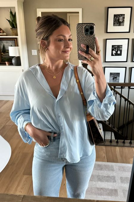 Small in top! 
27L in jeans  