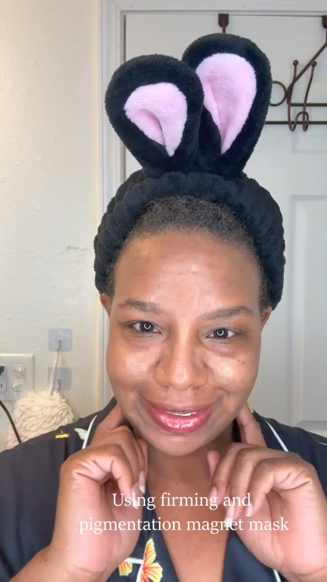 Using Dr.nineteen's ReDRN SkinMagnet Mask

Follow @dr.nineteen_global for more skin science & real results

#kbeautyhacks #dermatologistested #doctorapproved #shrinkenpores #drnineteenforpores #koreanfacemask #retinolskincare #pdrnmask #kbeauty #koreanskincare