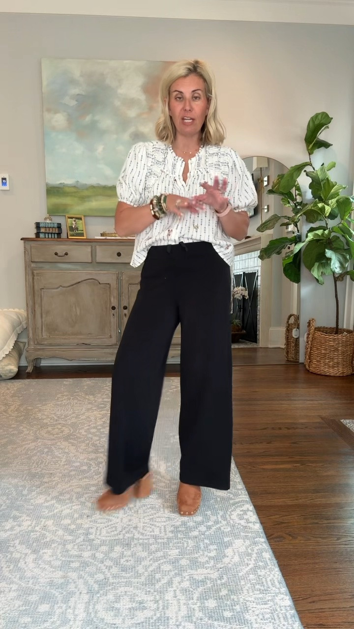 Spanx Air Essentials Wide leg Pants are a family favorite!! 

Pants - small petite 
Top - xs
Clogs - 8 tts 

CODES- 
*Spanx - LTK20 for 20% off full priced Spanx in the LTK app
*Allie + Bess - Catherine20