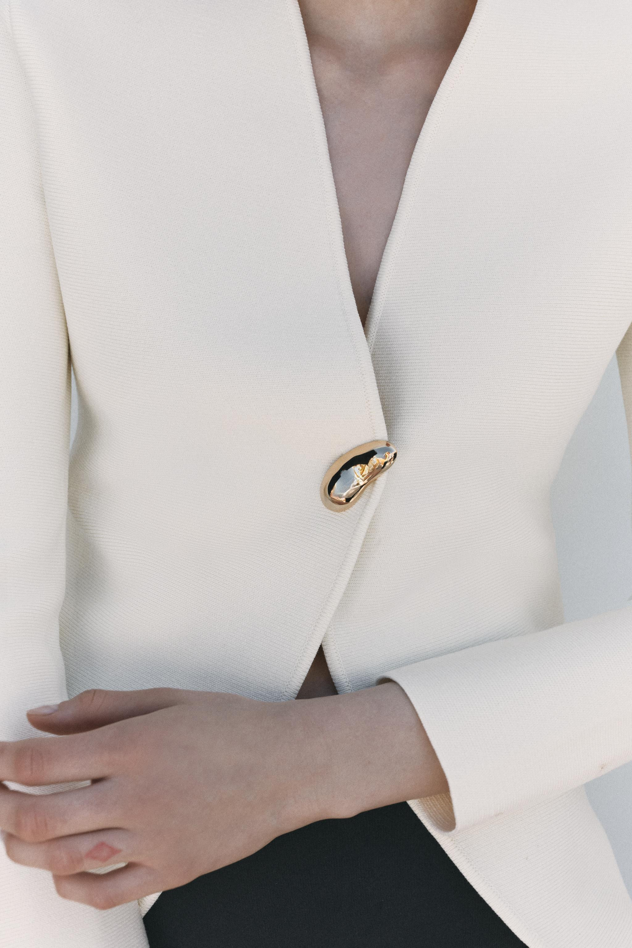 V-neck jacket with long sleeves. Front closure with a gold button. | Zara US