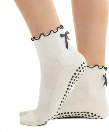 Souls. Ruffle Bow Ankle Grip Socks | Nordstrom | Nordstrom