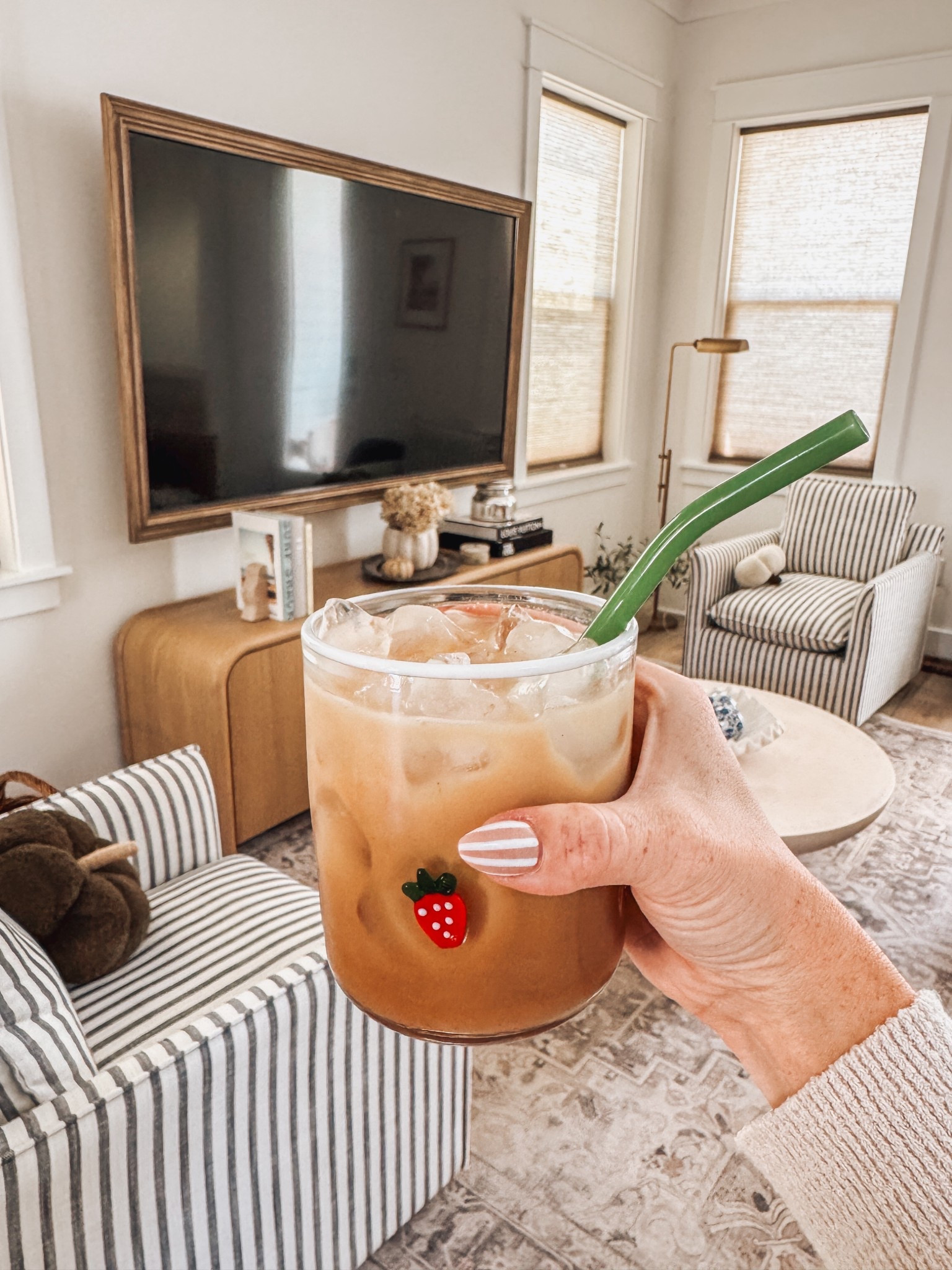 Afternoon coffee o’clock ☕️



#anthro #anthropologie #iconglass #iconcup #coffee #coffeelover

#LTKFindsUnder50 #LTKHome #LTKSaleAlert
