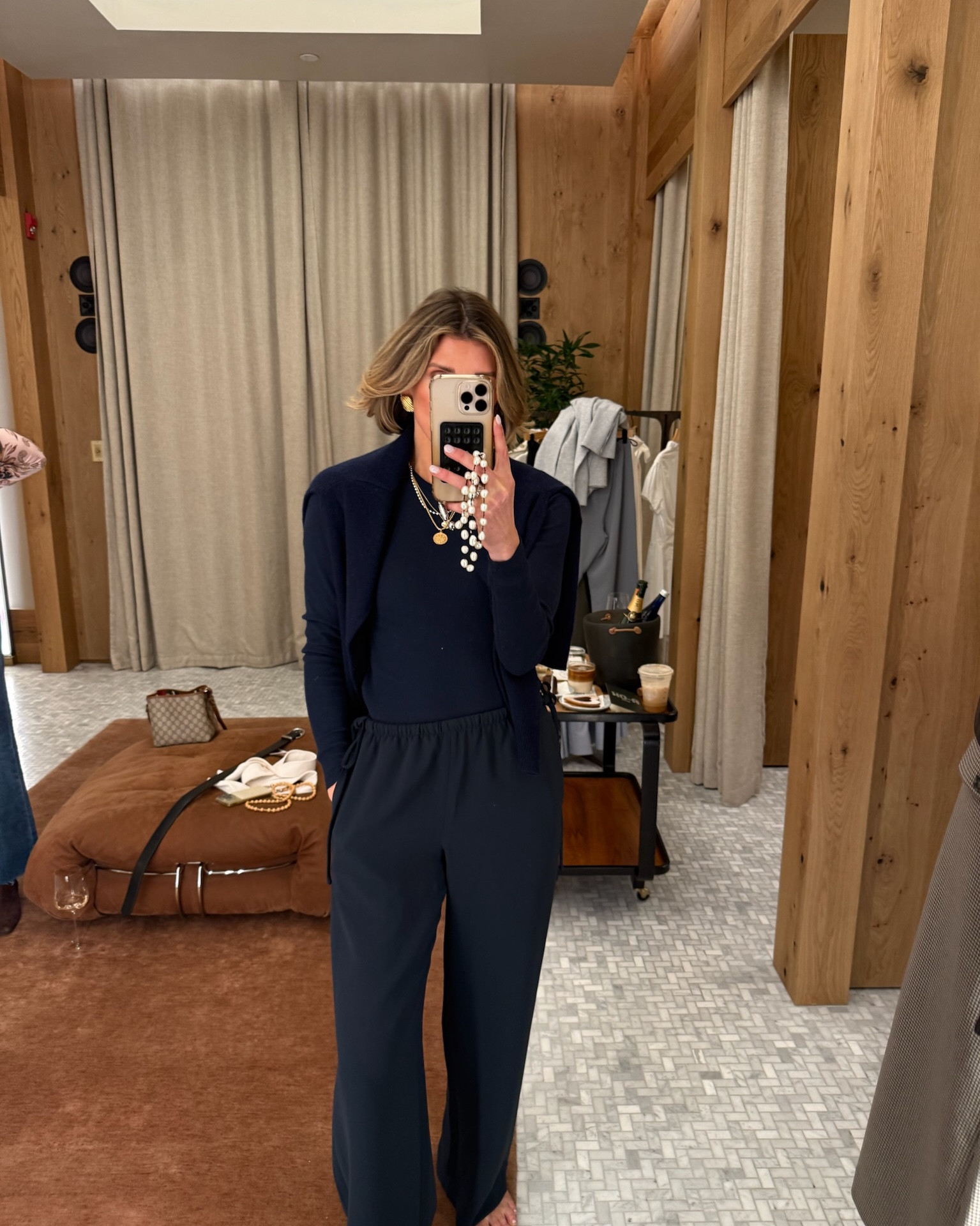 So many gorgeous accessory options when it comes to a monochromatic look. Loving navy at @Aritzia 

#LTKootd