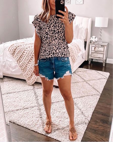 My Abercrombie shorts that I love are 20% off! This Amazon top is one of my favorites. Wearing size small 👏🏻

#LTKFindsUnder100 #LTKSaleAlert #LTKStyleTip