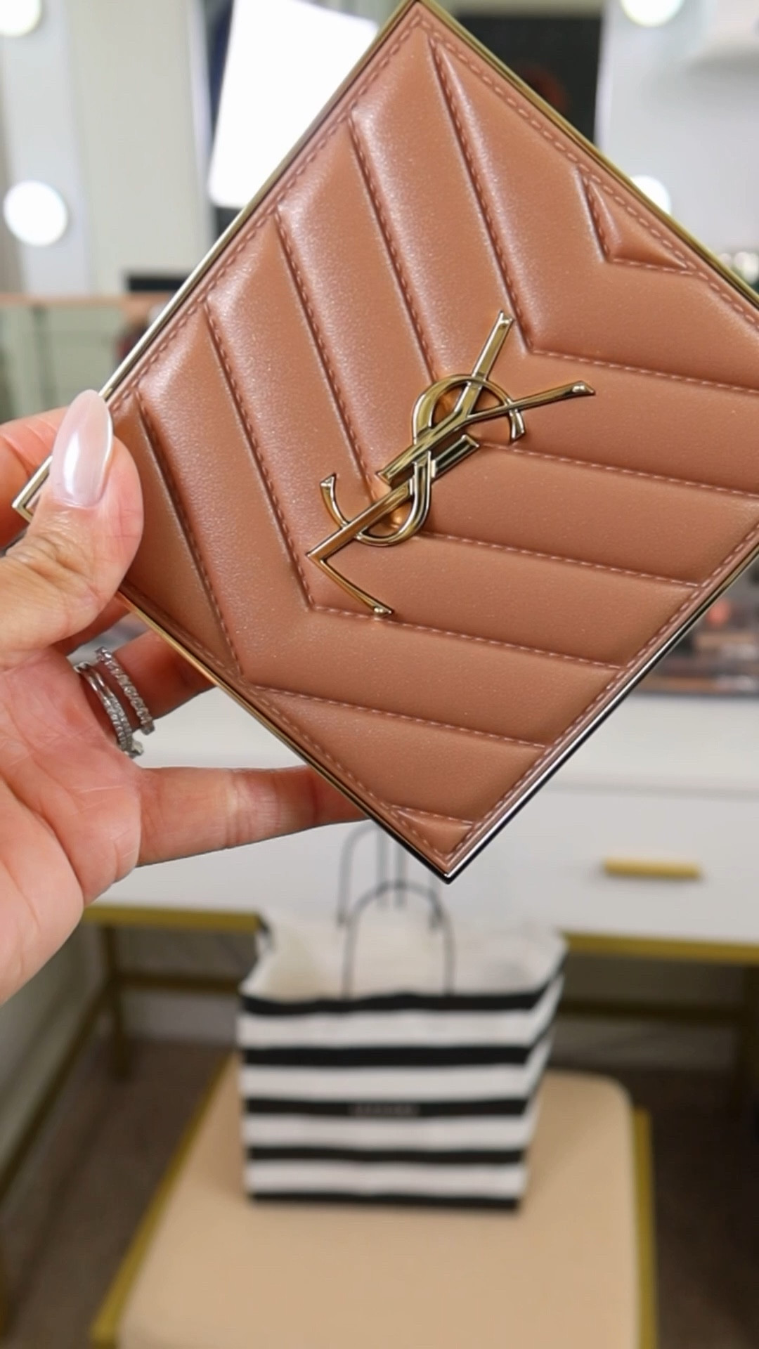 When we talk about neutrals…this is what I mean😍

#yslbeauty #ysl #makeup #eyeshadowpalette

#LTKMothersDay #LTKBeauty #LTKselfcare