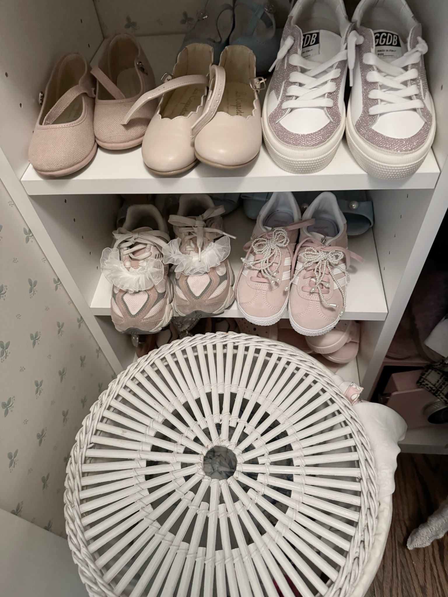 Found the cutest accessories for Elle’s sneakers! 