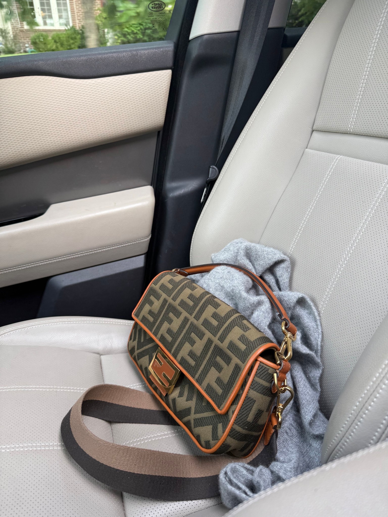 Code CarolineHogan50 for 50% off your first month on Vivrelle!!!

#LTKStyleTip