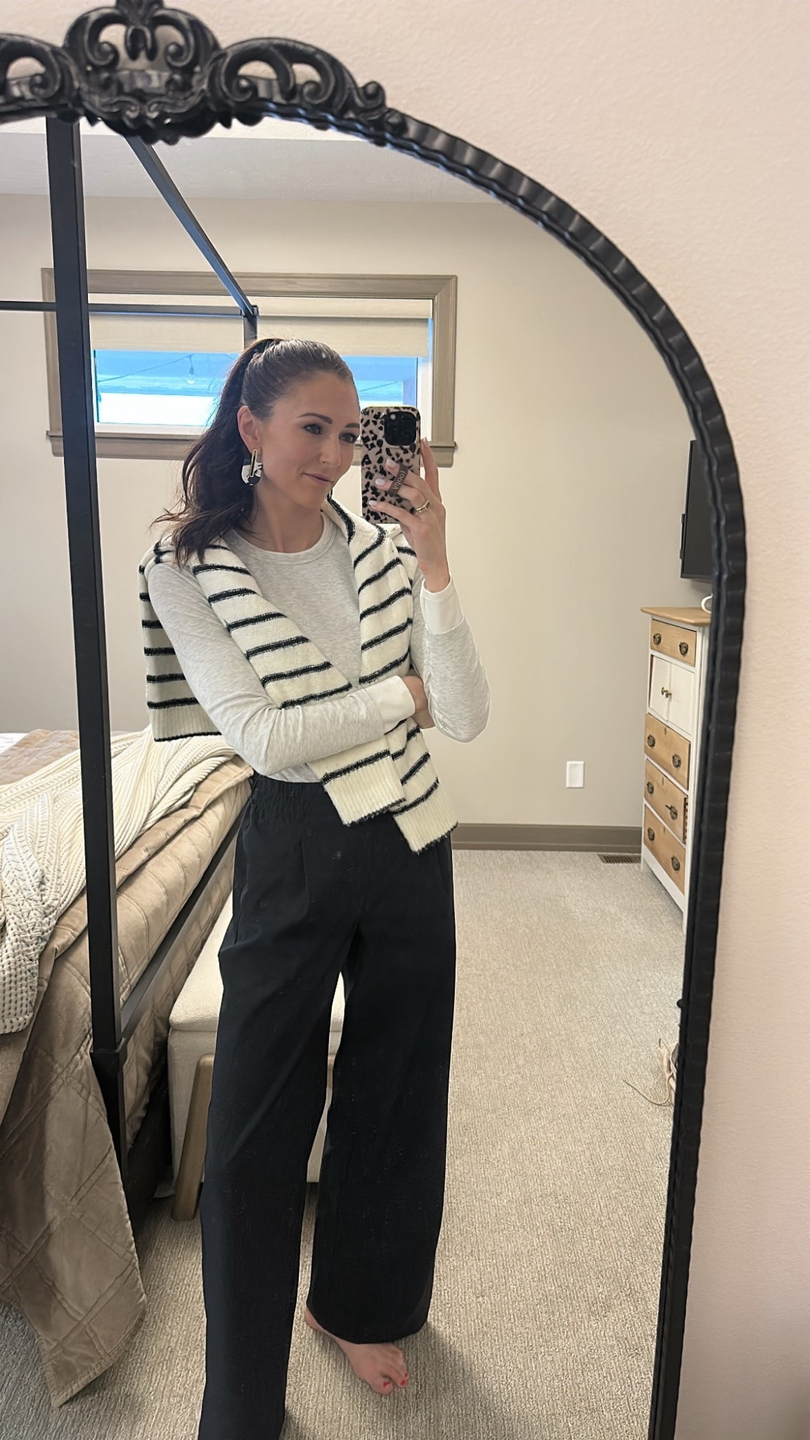 Striped sweater
Basic long sleeve tshirt
Beyond yoga wide leg work pants
