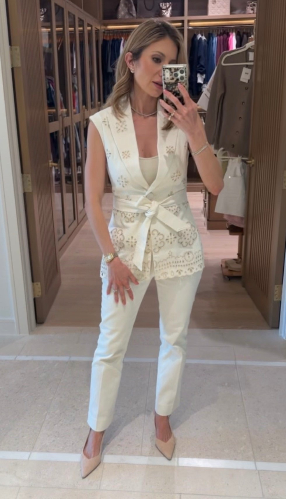 Veronica Beard Outfit Look ✨

VERONICA BEARD | Townes Eyelet Twill Vest - 00
VERONICA BEARD | Althea Crop Stretch Cotton Pants - 0

#LTKOver40 #LTKPetite