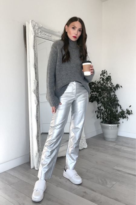 Casual silver pants outfit ☕️🤍

Silver pants
Metallic pants 
Metallic pants outfit
All gray outfit 
Silver outfit
Casual chic outfit
Cool pants for 2023

#LTKunder100 #LTKunder50 #LTKstyletip