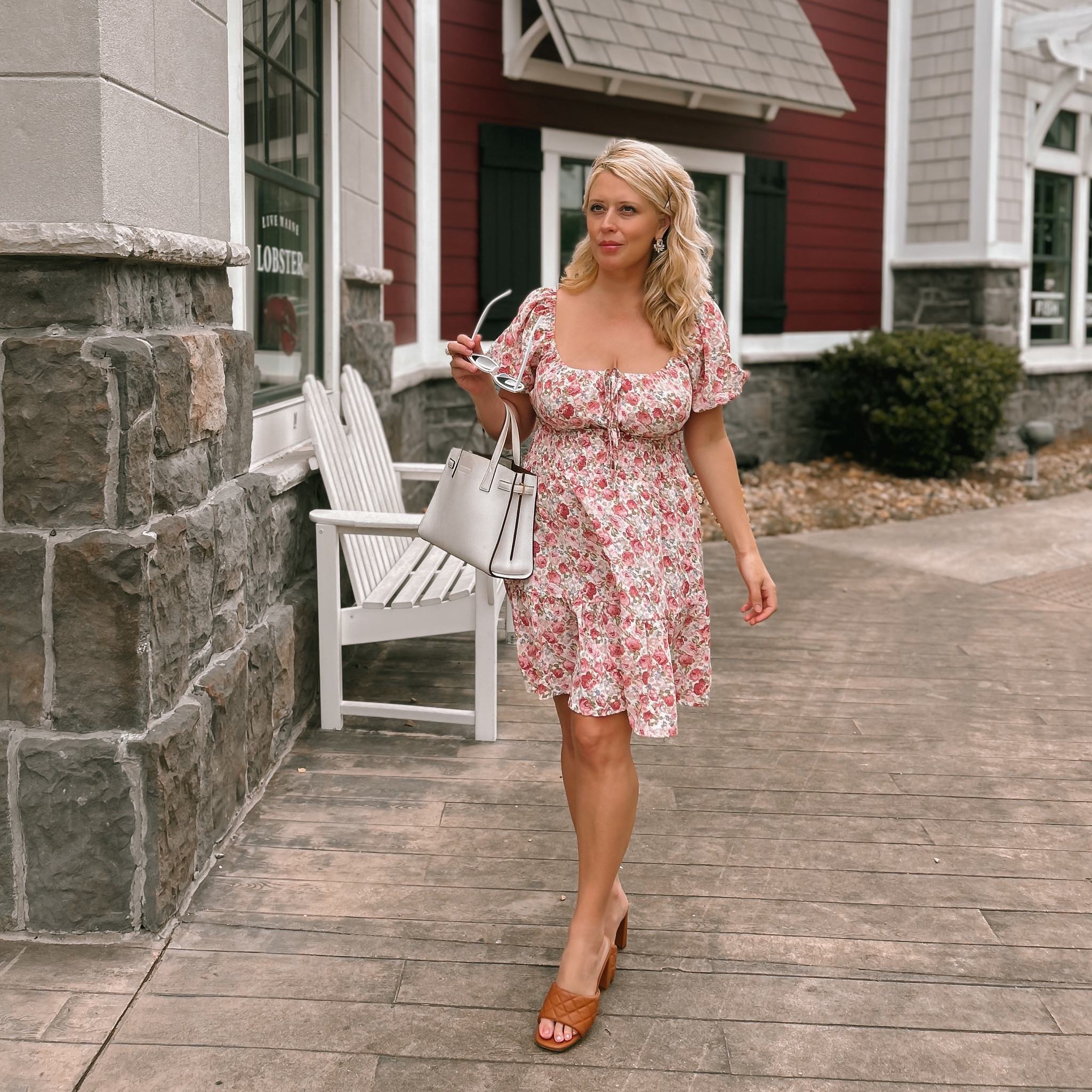 Pretty floral dress for Spring 🌸🌸🌸



#LTKtravel #LTKitbag #LTKstyletip