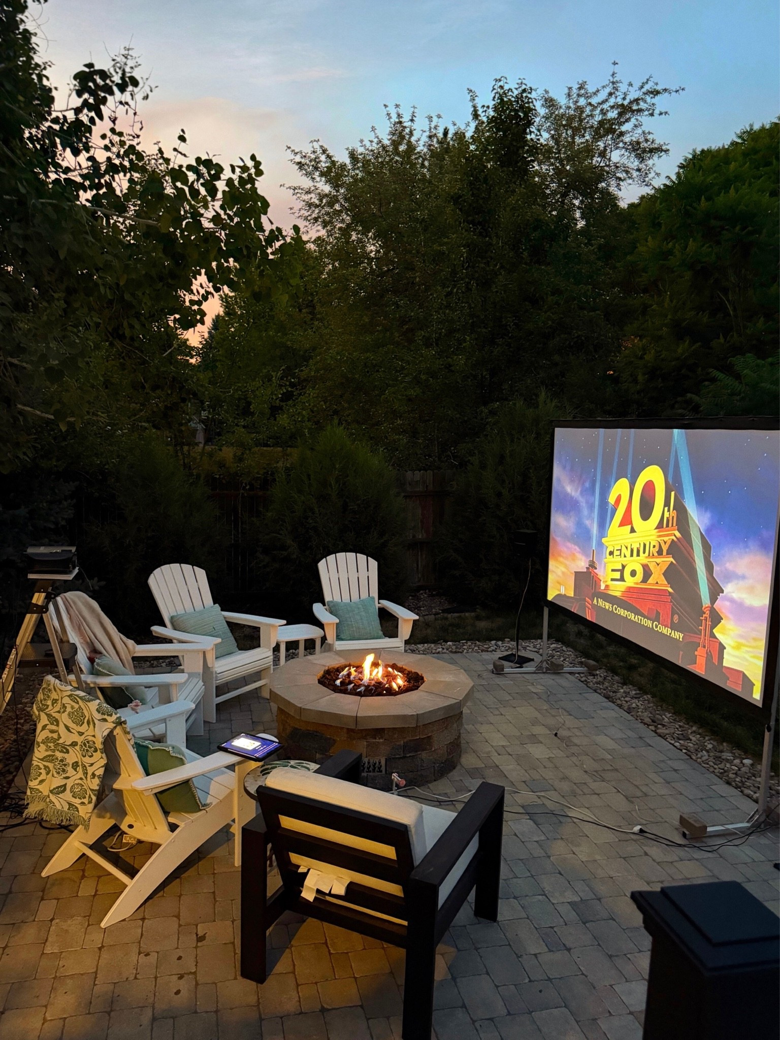 Couldn’t be more obsessed with our outdoor movie set up! So perfect for summer and fall evenings with friends or a date night at home

#LTKHome #LTKSeasonal