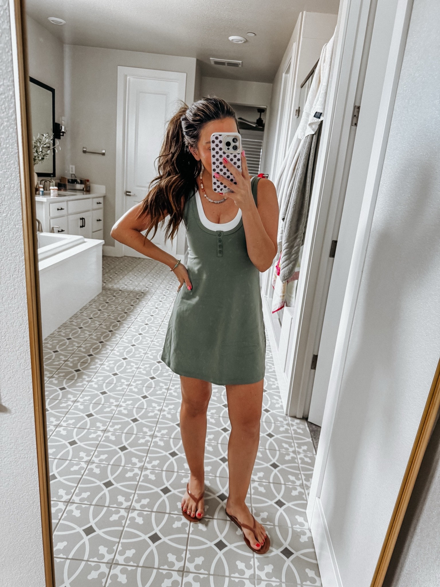 Abercrombie activewear dress is 25% off! Wearing xs petite

Petite style
Mom style
Travel style
Abercrombie sale
@abercrombie

#LTKootd #LTKmomlife #LTKTravel