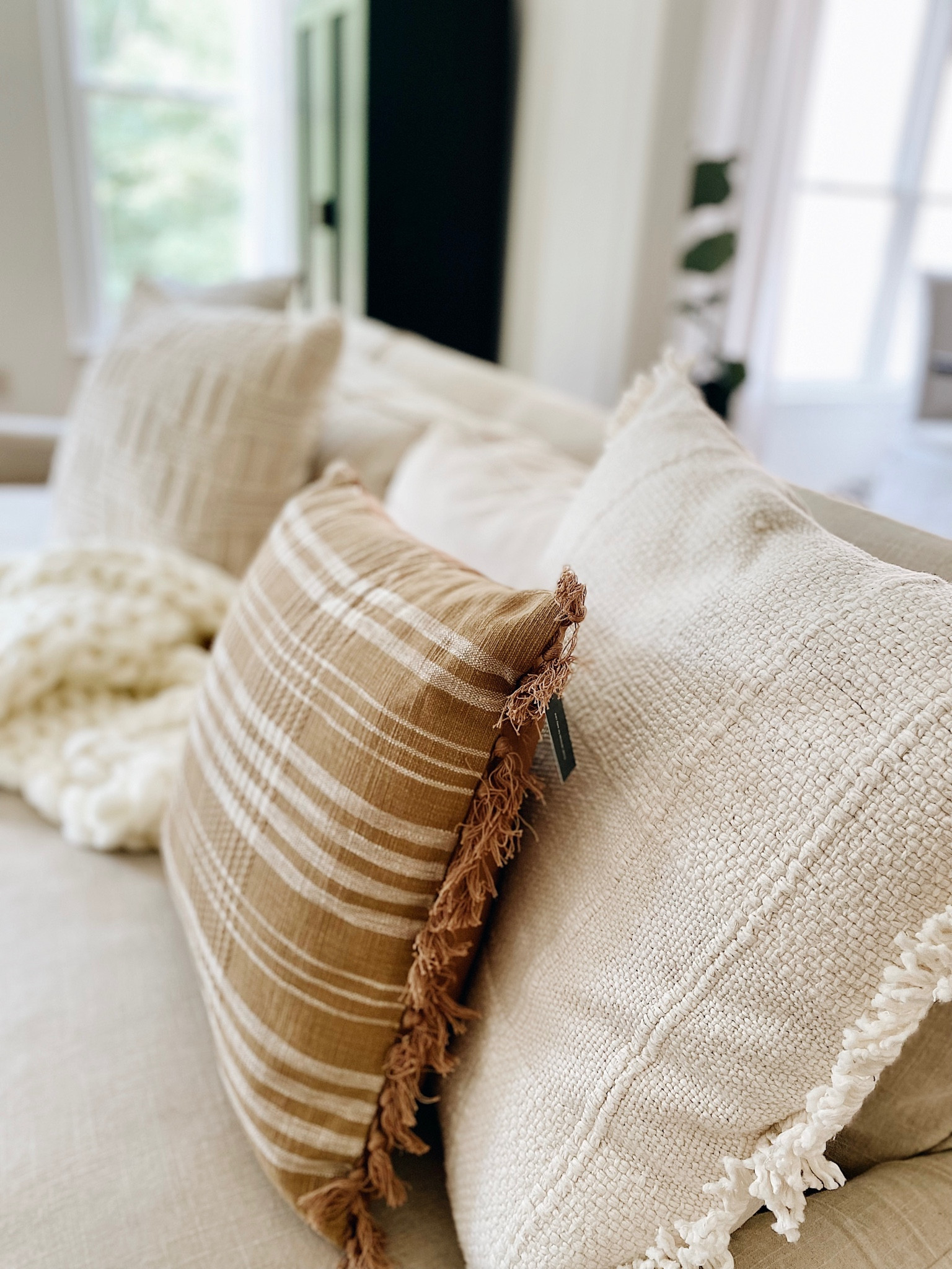 Fall decor // Throw pillows // Living room // Home decor

#LTKSeasonal #LTKhome #LTKstyletip